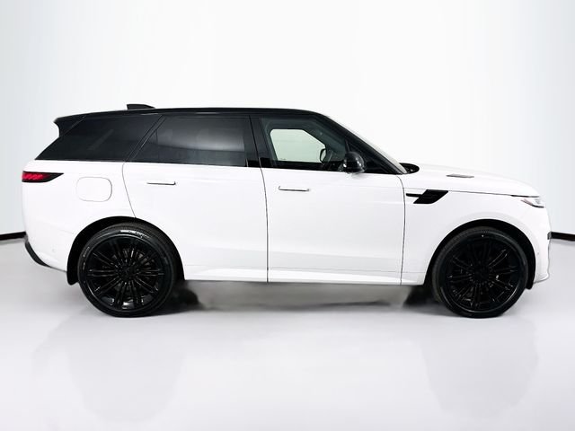 Used 2026  Land Rover Dynamic SE image 4