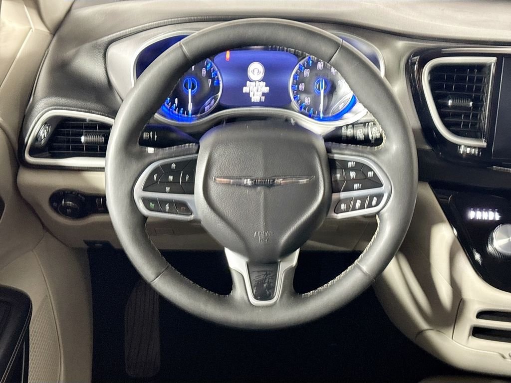 Used 2024 Silver Chrysler Touring L image 13