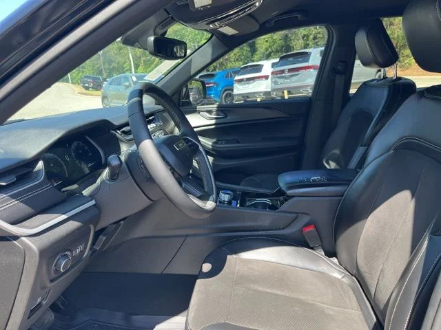 Used 2023 Black Jeep Altitude image 7