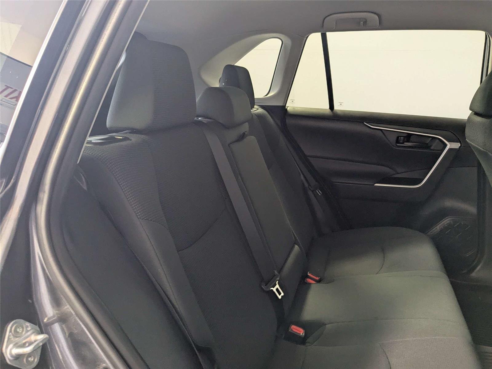Used 2020 Magnetic Gray Metallic Toyota LE image 27