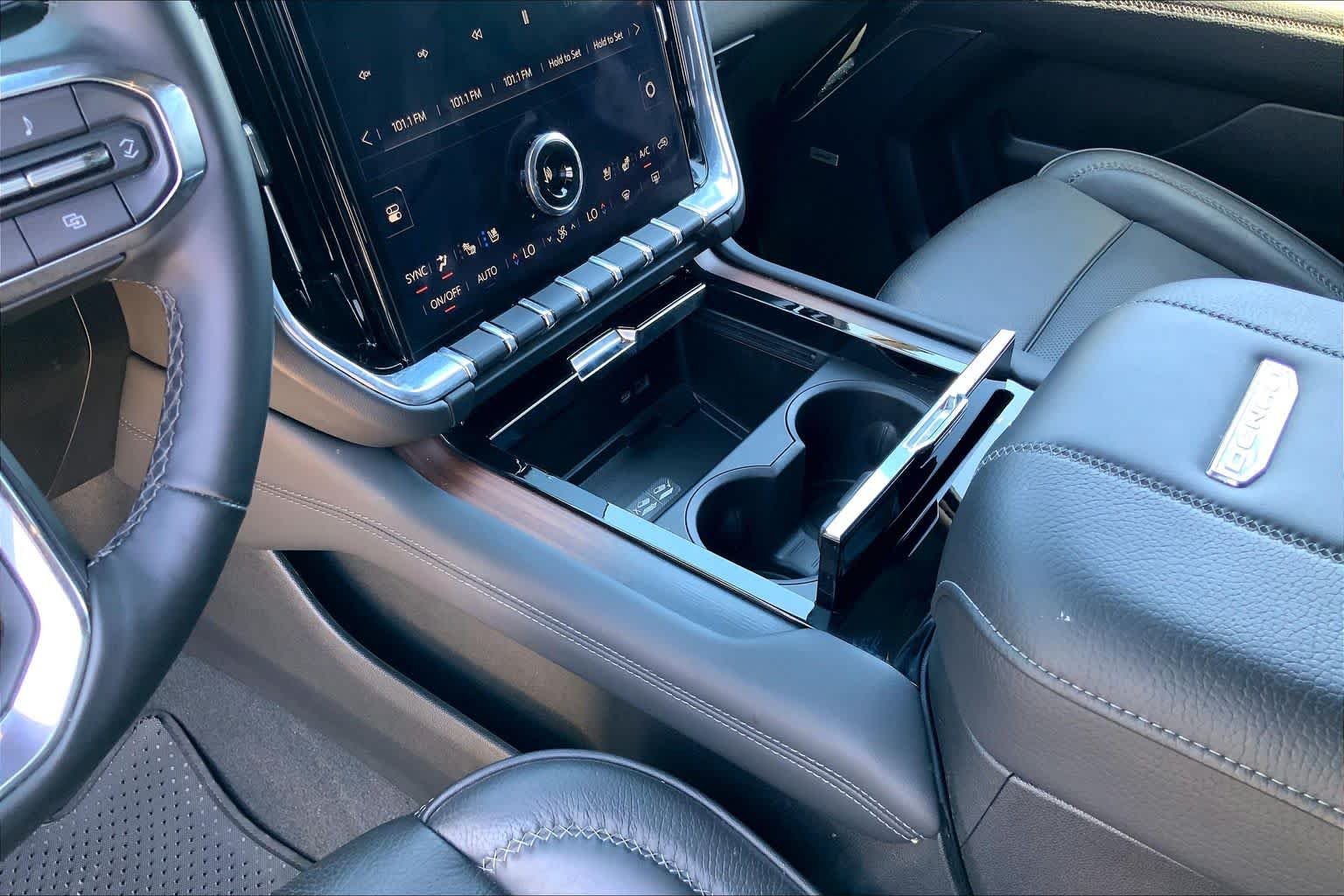 Used 2025 Onyx Black GMC Denali image 17