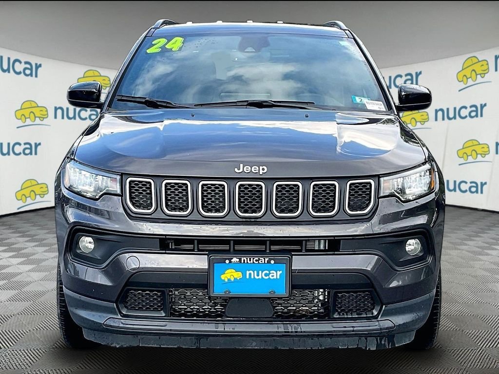 Used 2024 Gray Jeep Latitude Lux image 2