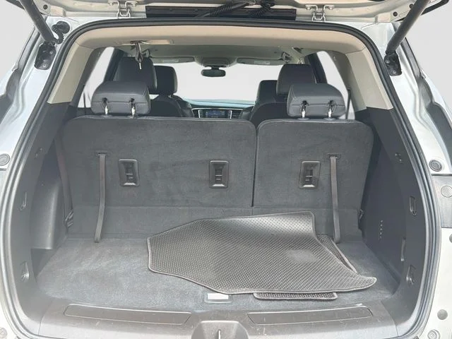 Used 2021 Silver Buick Essence image 12