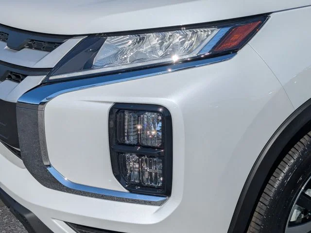 New 2026 White Mitsubishi ES image 10