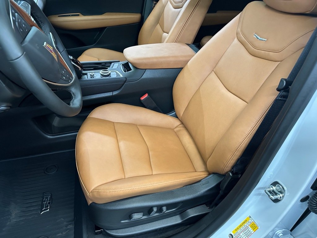 New 2026 Crystal White Tricoat Cadillac FWD Premium Luxury image 5
