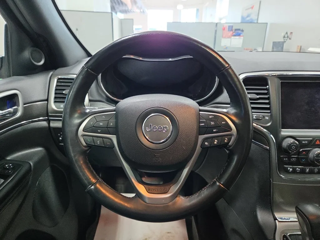 Used 2018 Black Jeep Limited image 28