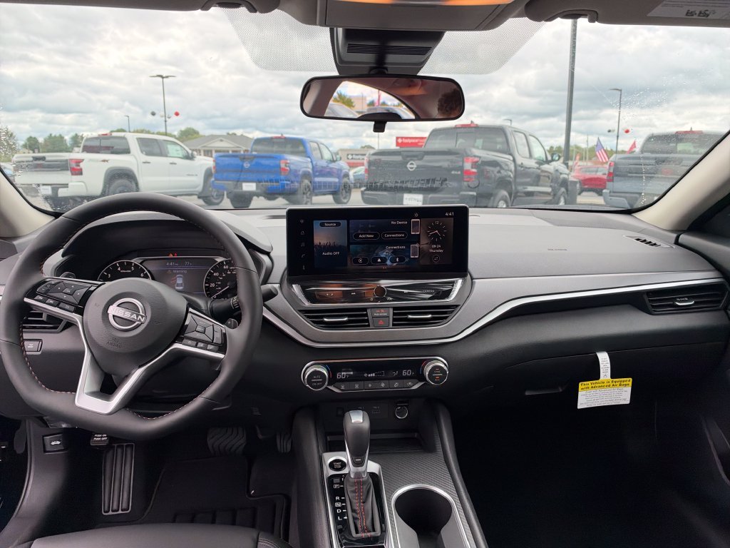 New 2026 Black Nissan 2.5 SR image 15