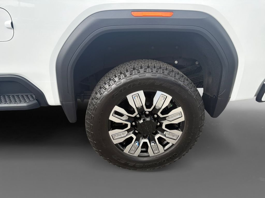 Used 2025 White GMC Denali image 8