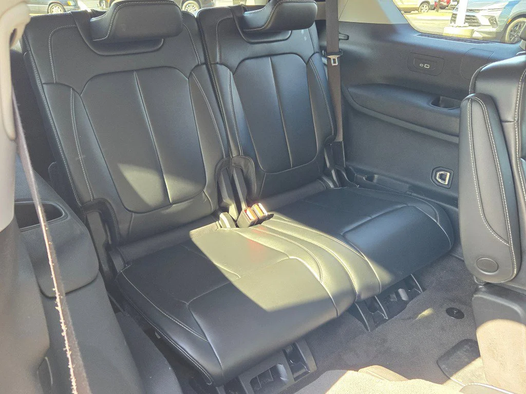 Used 2021 Black Jeep Limited 4x4 image 11