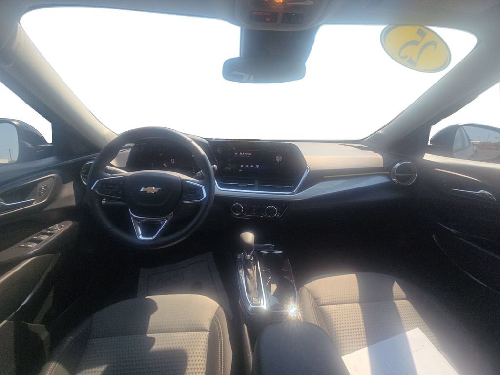 Used 2025 Mosaic Black Metallic Chevrolet LT image 9