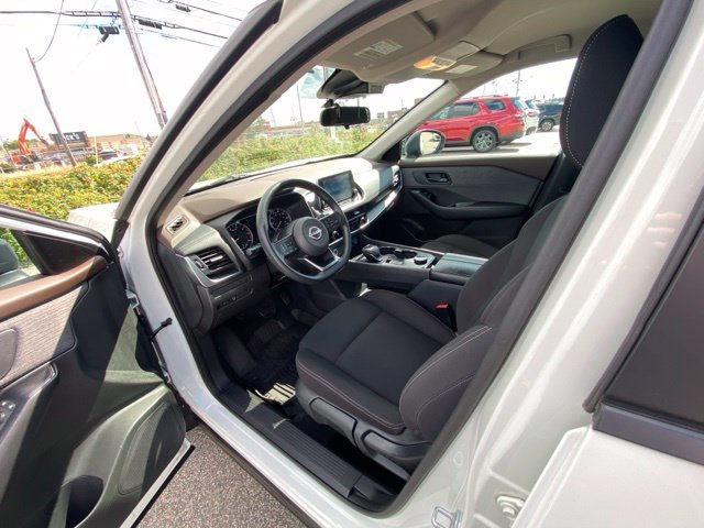 Used 2023 Glacier White Nissan S image 38