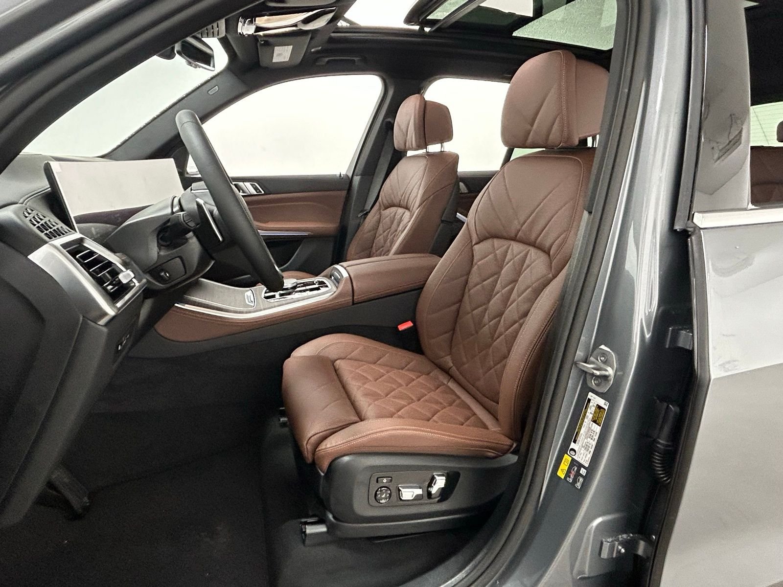 New 2026 Skyscraper Grey Metallic BMW xDrive50e image 28