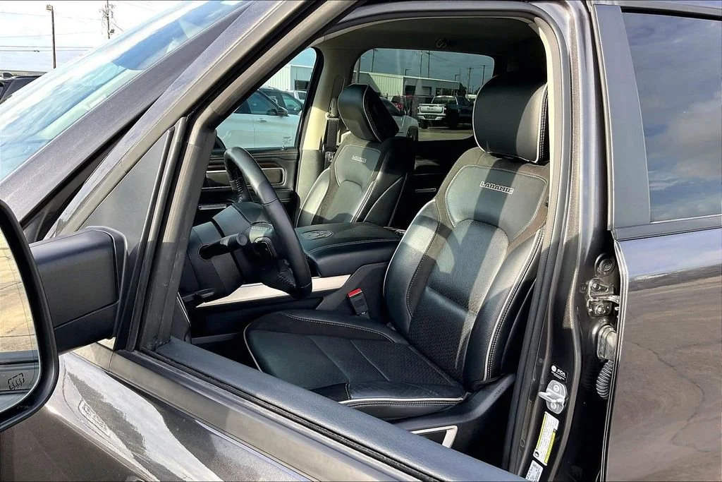 Used 2022  Ram Laramie image 17