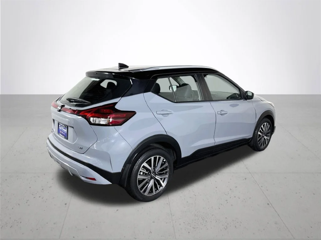 Used 2023 Gray Nissan SV image 6