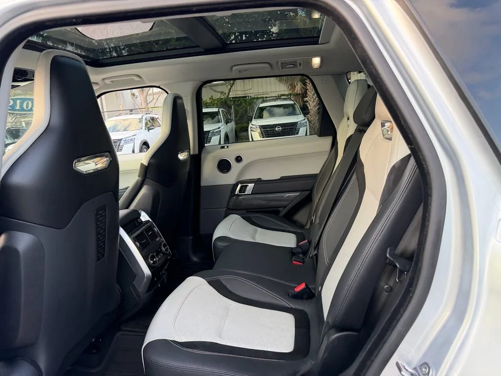 Used 2019  Land Rover SVR image 12