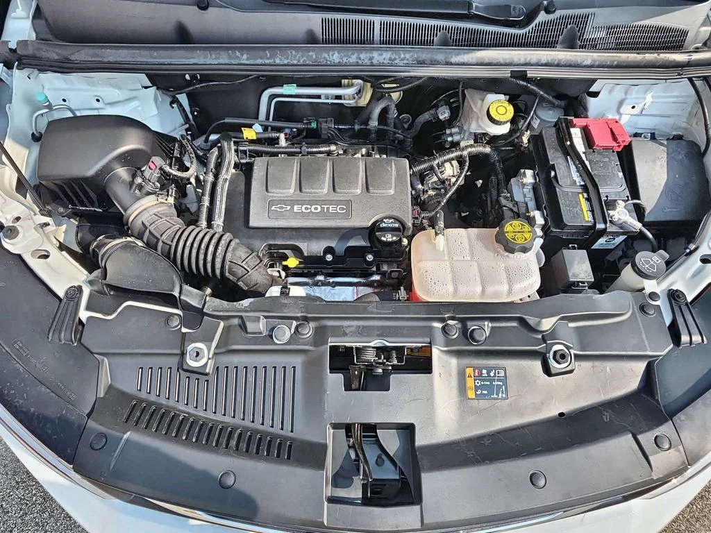 Used 2020 White Chevrolet LT image 31