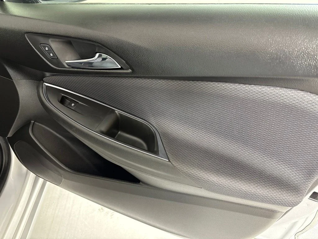 Used 2018 Silver Chevrolet LS image 13