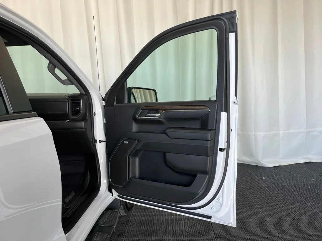 Used 2024 White Chevrolet RST image 18
