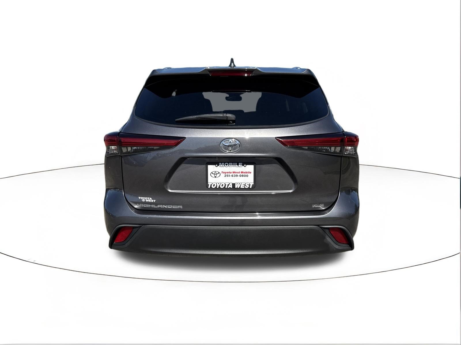 Used 2020 Magnetic Gray Metallic Toyota XLE image 4