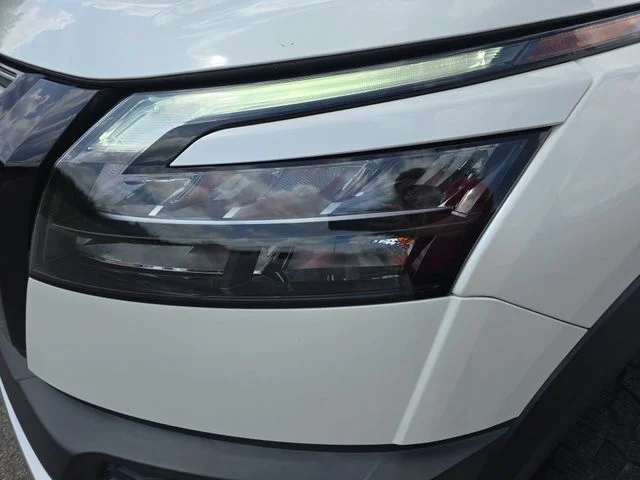 Used 2023 White Nissan Rock Creek image 31