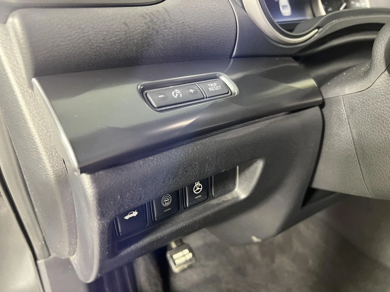 Used 2022 Gun Metallic Nissan SR image 15