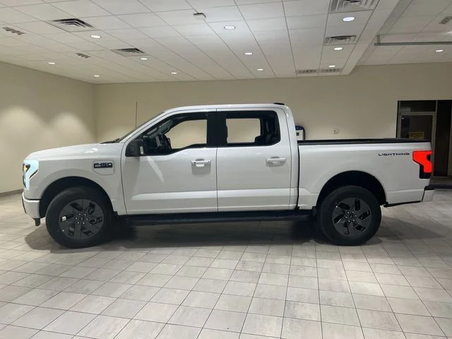 2025 Ford F-150 Lightning Flash - Photo 2