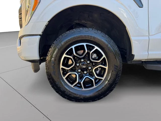 Used 2023 Oxford White Ford XLT image 9