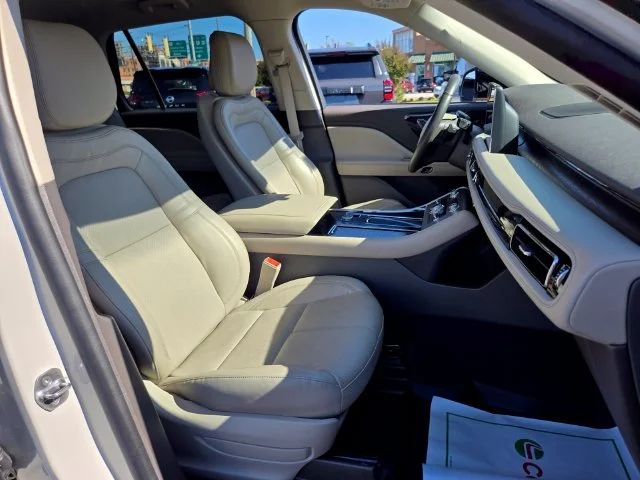 Used 2020 White Lincoln Reserve image 19
