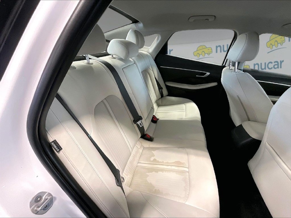 Used 2025 White Hyundai SEL image 16