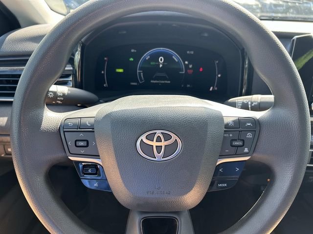 Used 2025  Toyota LE image 26