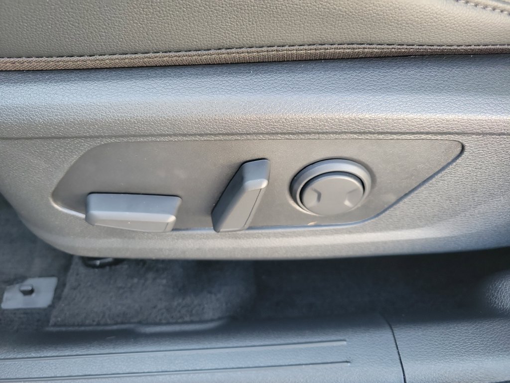 New 2026 Glacial White Pearl Kia EX image 25