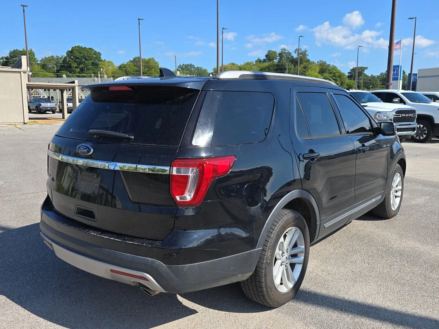 Used 2017 Shadow Black Ford XLT image 3