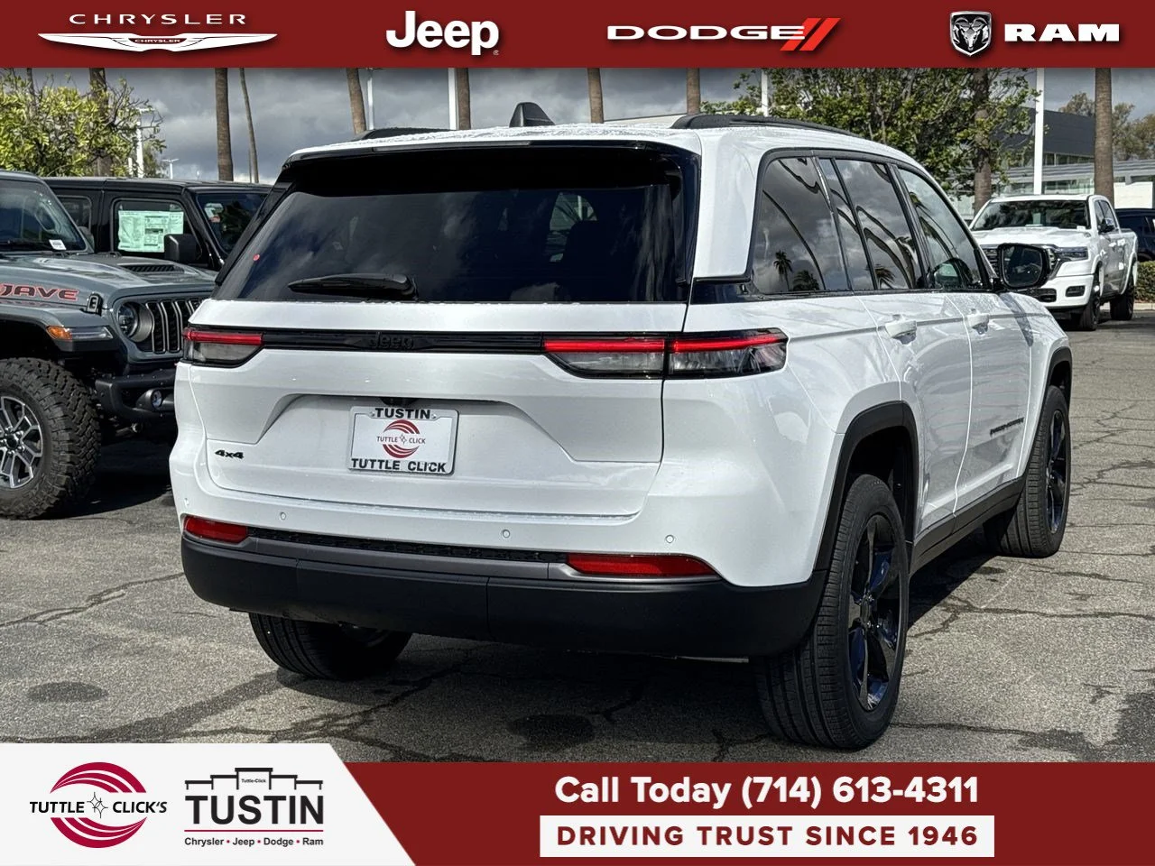 New 2027 Bright White Clear-Coat Paint Jeep Limited image 10