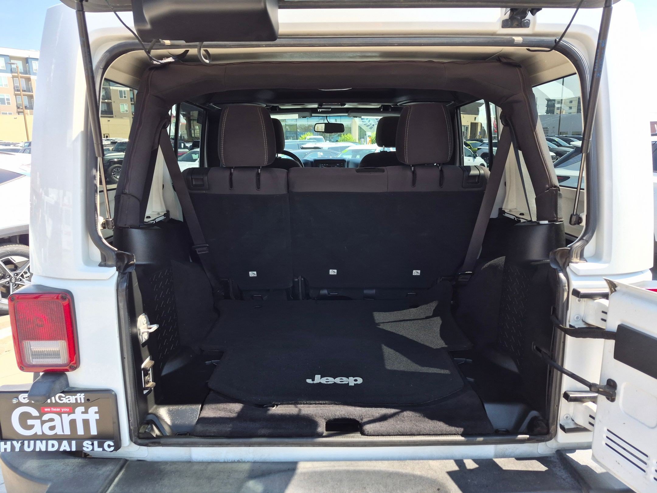 Used 2017 Bright White Clearcoat Jeep Rubicon image 24