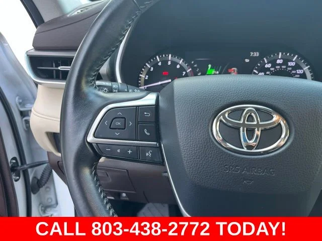 Used 2020 White Toyota XLE image 21