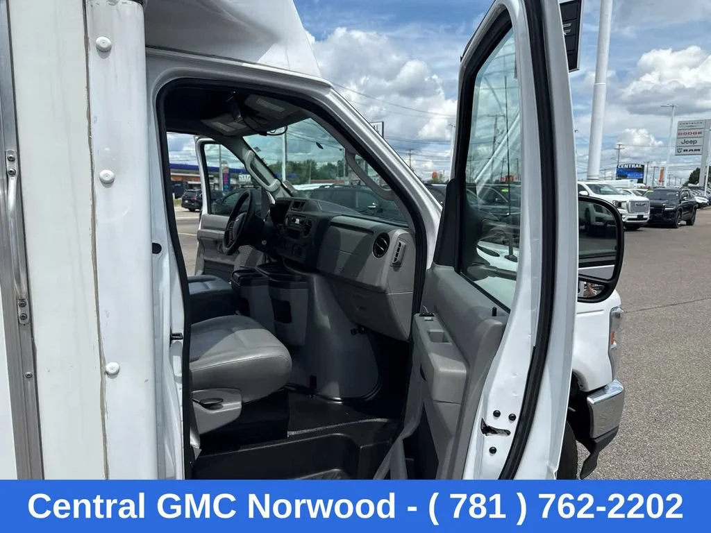 Used 2024  Ford BASE image 14