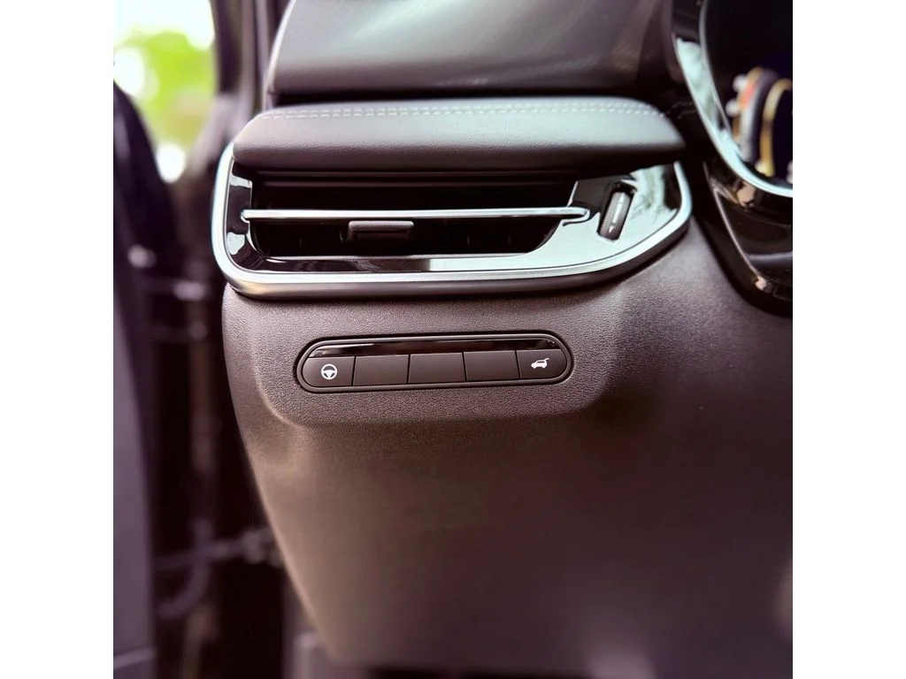 New 2026 Mineral Black INFINITI Luxe FWD image 17