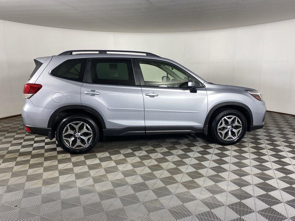 Used 2021 Ice Silver Metallic Subaru Premium image 8