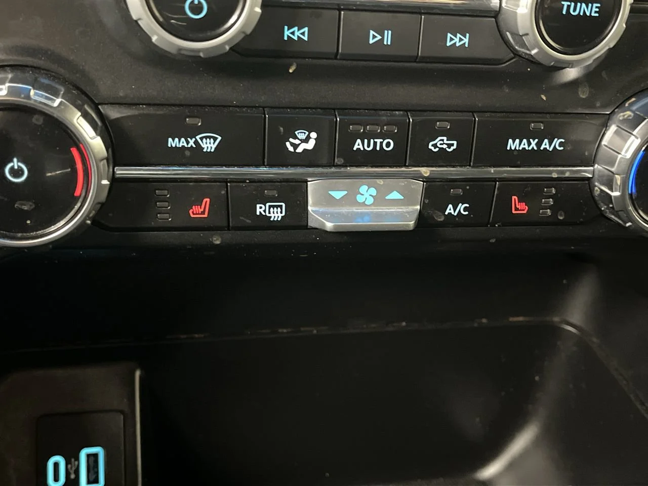 Used 2024 Gray Ford XLT image 24