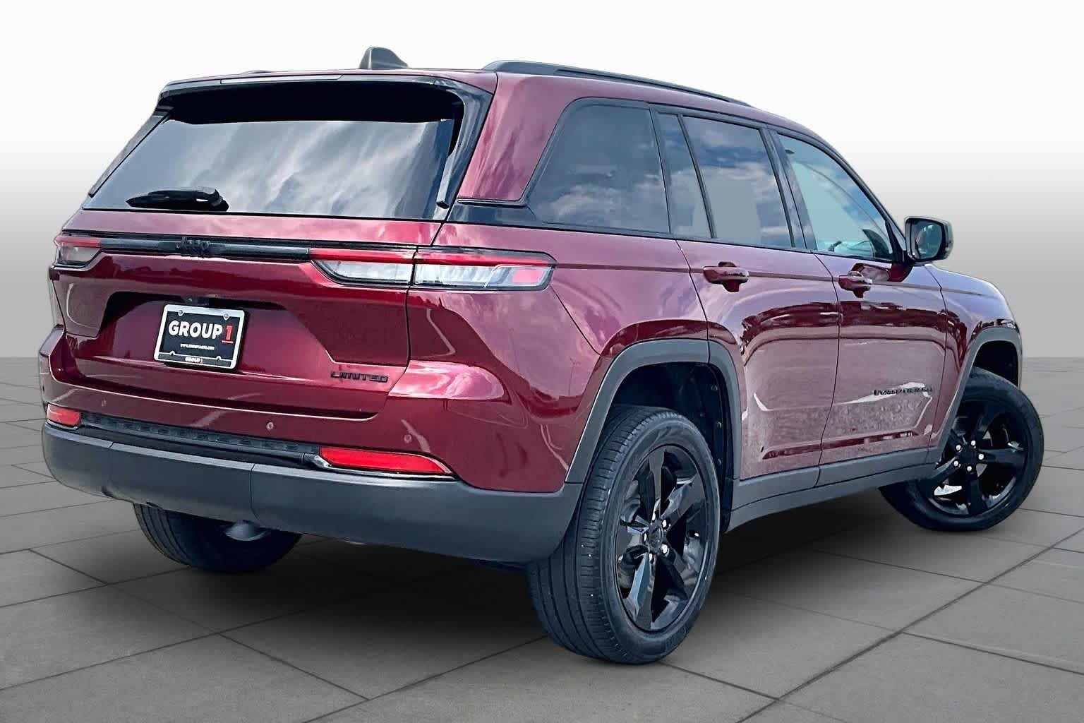 Used 2023 Velvet Red Pearlcoat Jeep Limited image 13