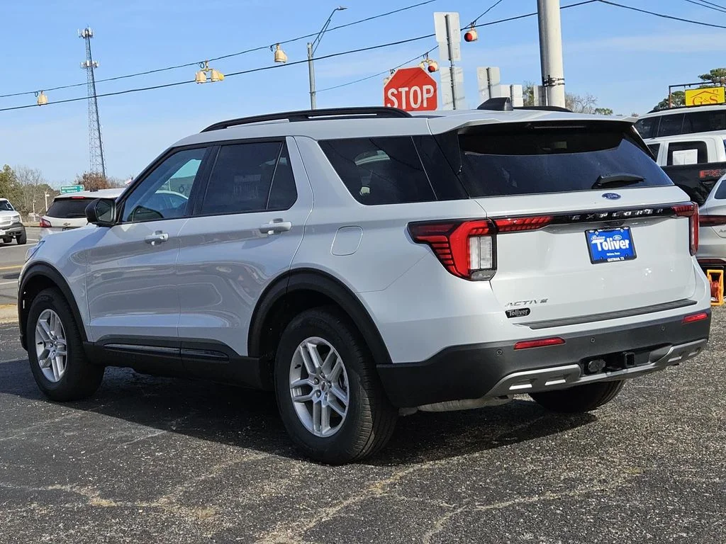 New 2026 Space White Metallic Ford Active image 7