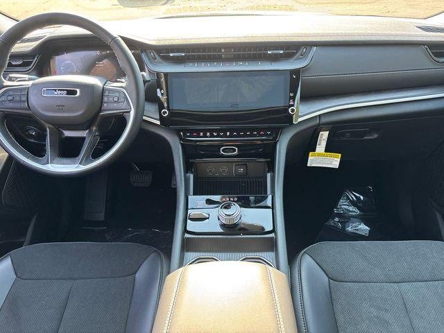 New 2026 Silver Zynith Exterior Paint Jeep Laredo image 9