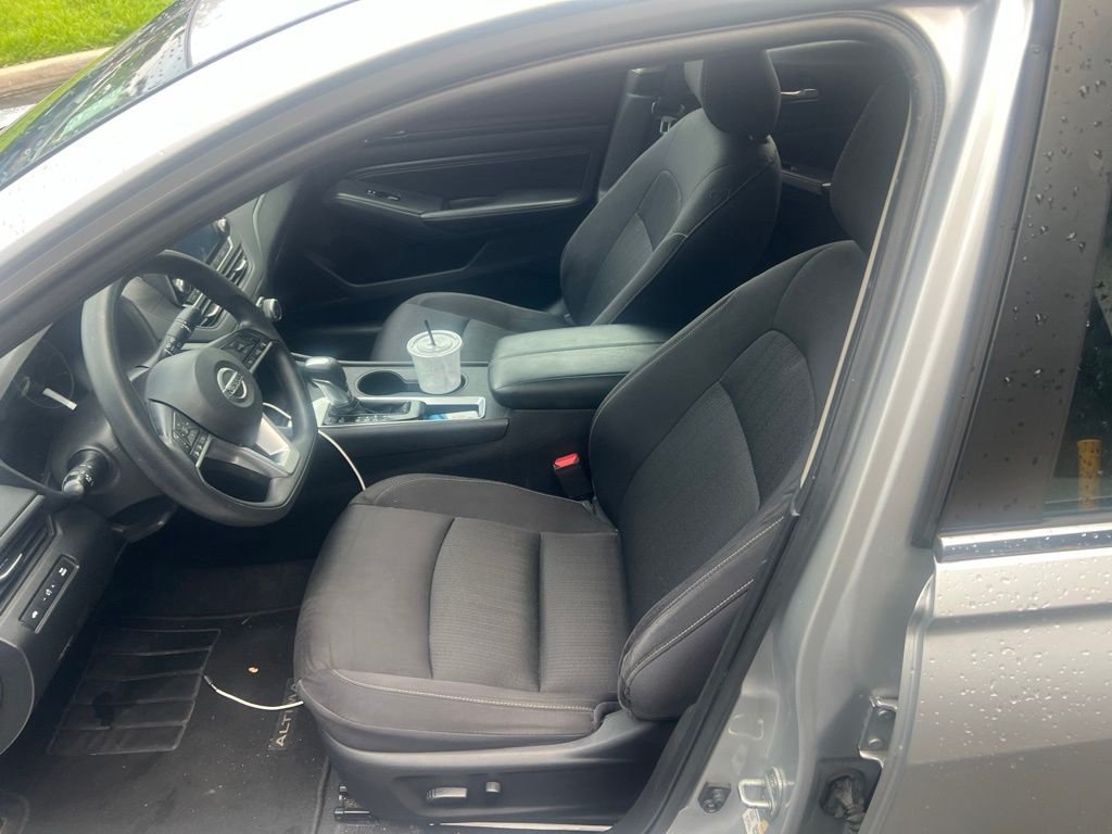 Used 2020 Silver Nissan 2.5 S image 3
