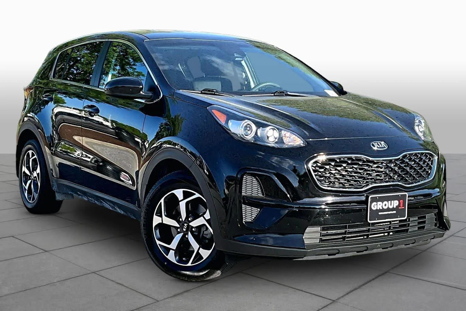 Certified Used 2020 Black Cherry Pearl Kia LX image 4
