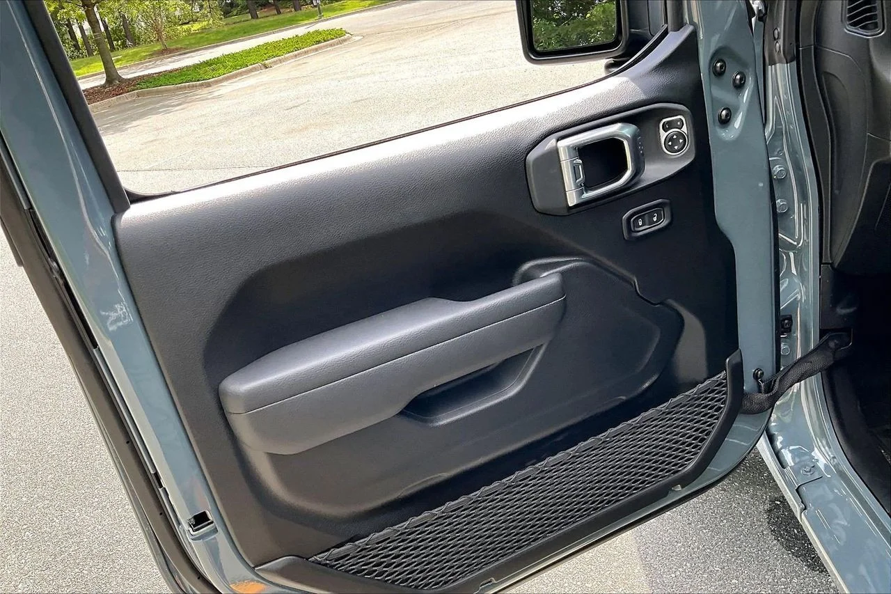 New 2026 Anvil Clear-Coat Exterior Paint Jeep Sport S image 24