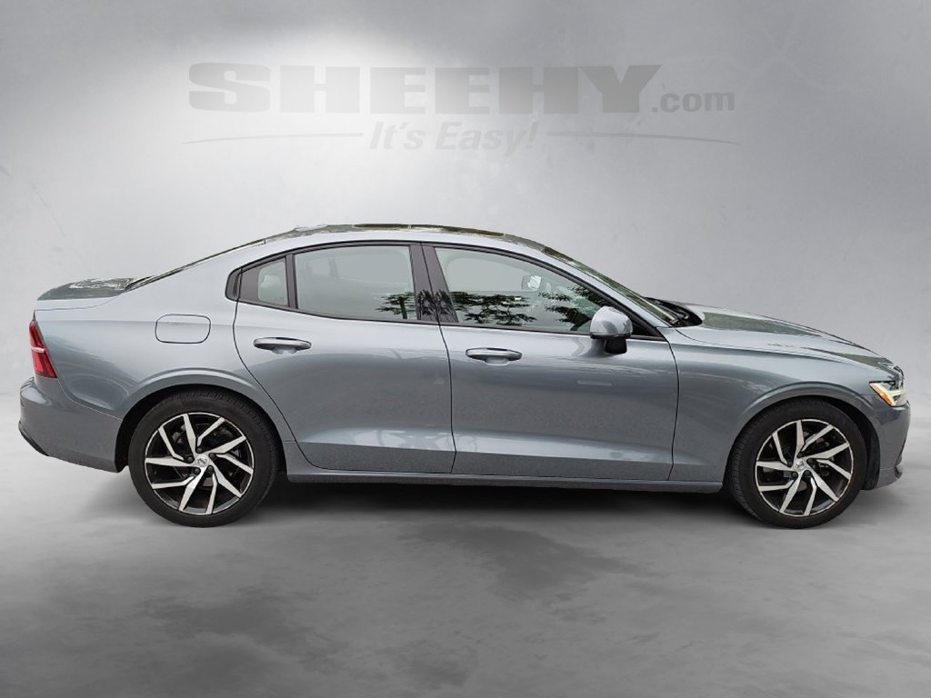 Used 2020 Gray Volvo T5 Momentum image 10