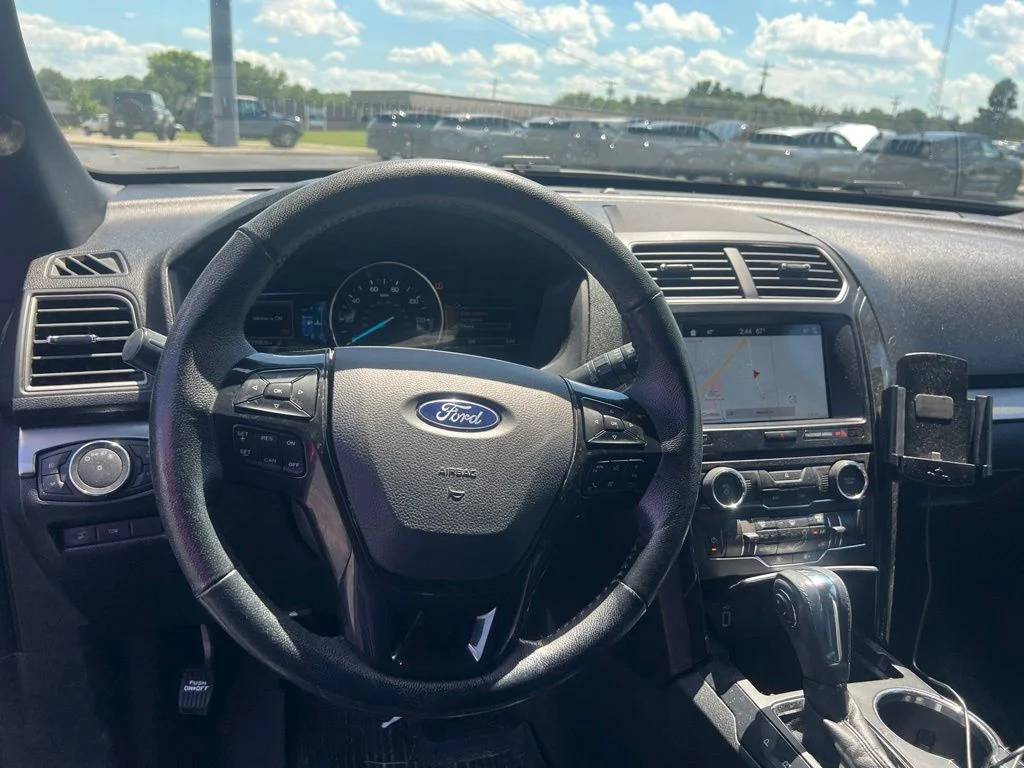 Used 2018 Magnetic Ford XLT image 9