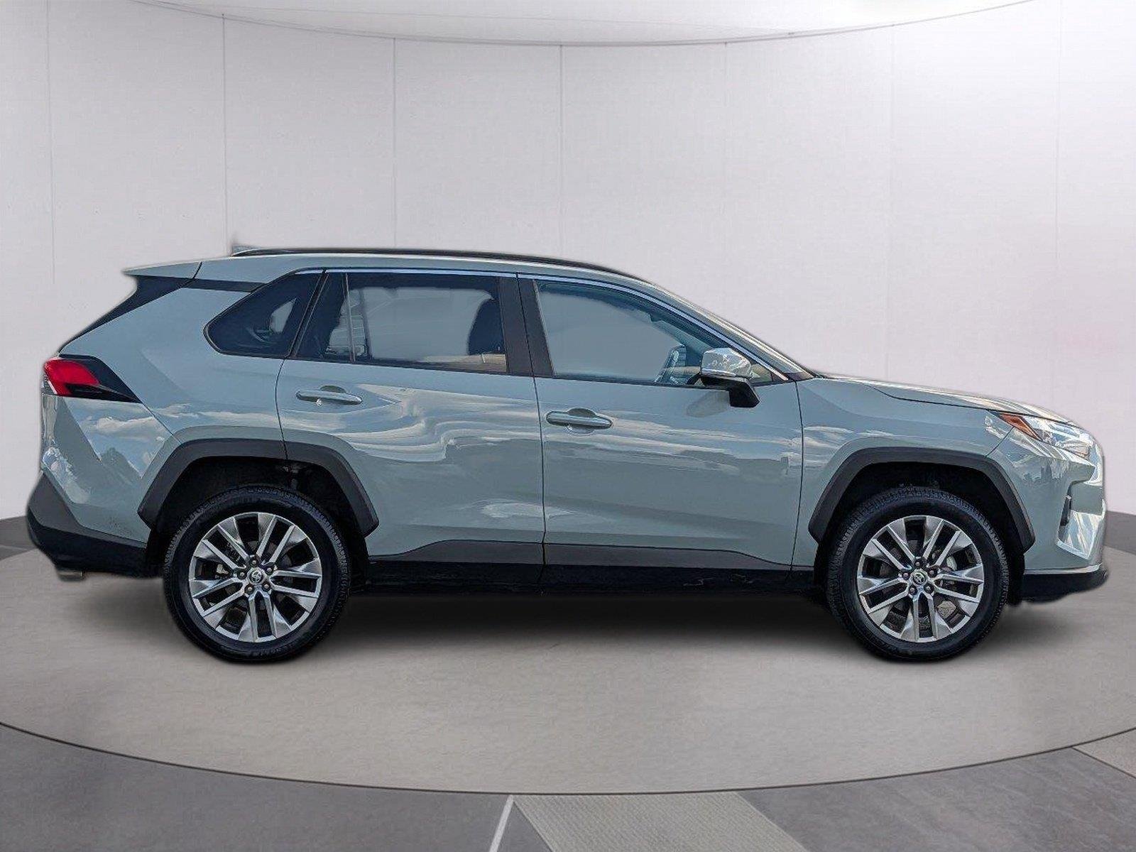 Used 2023 Lunar Rock Toyota XLE Premium image 6