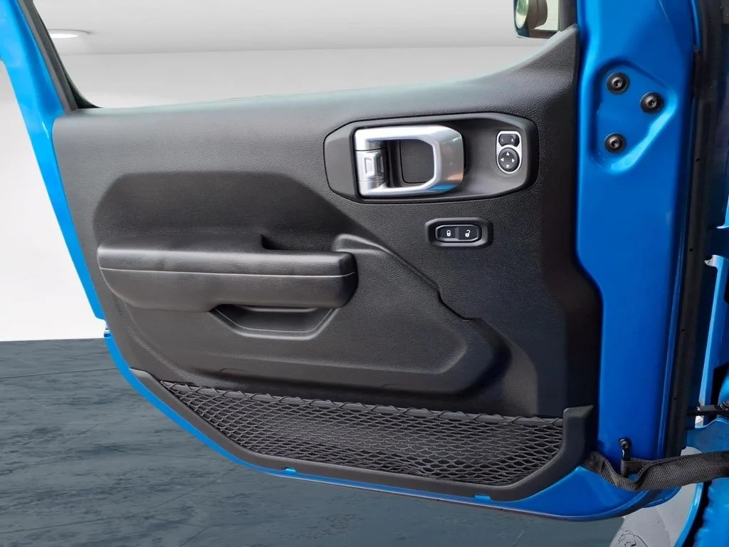 Used 2021 Blue Jeep Sport image 30