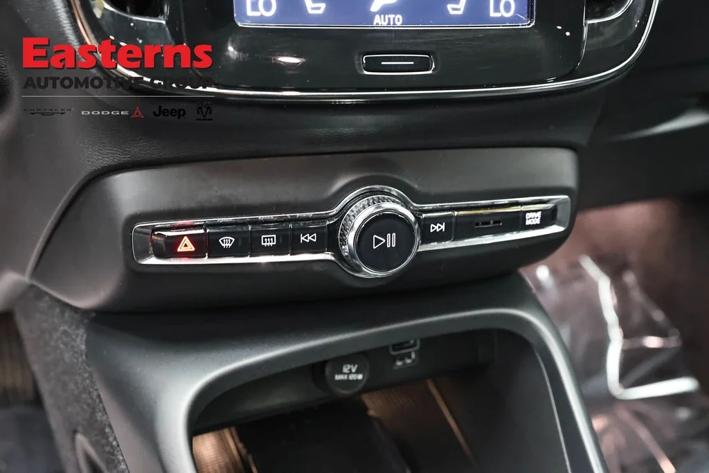 Used 2022 Brown Volvo Momentum image 15